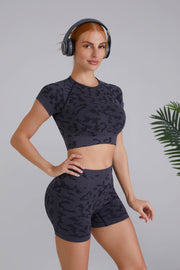2pc Crop Top And High Waist Short Yoga Set