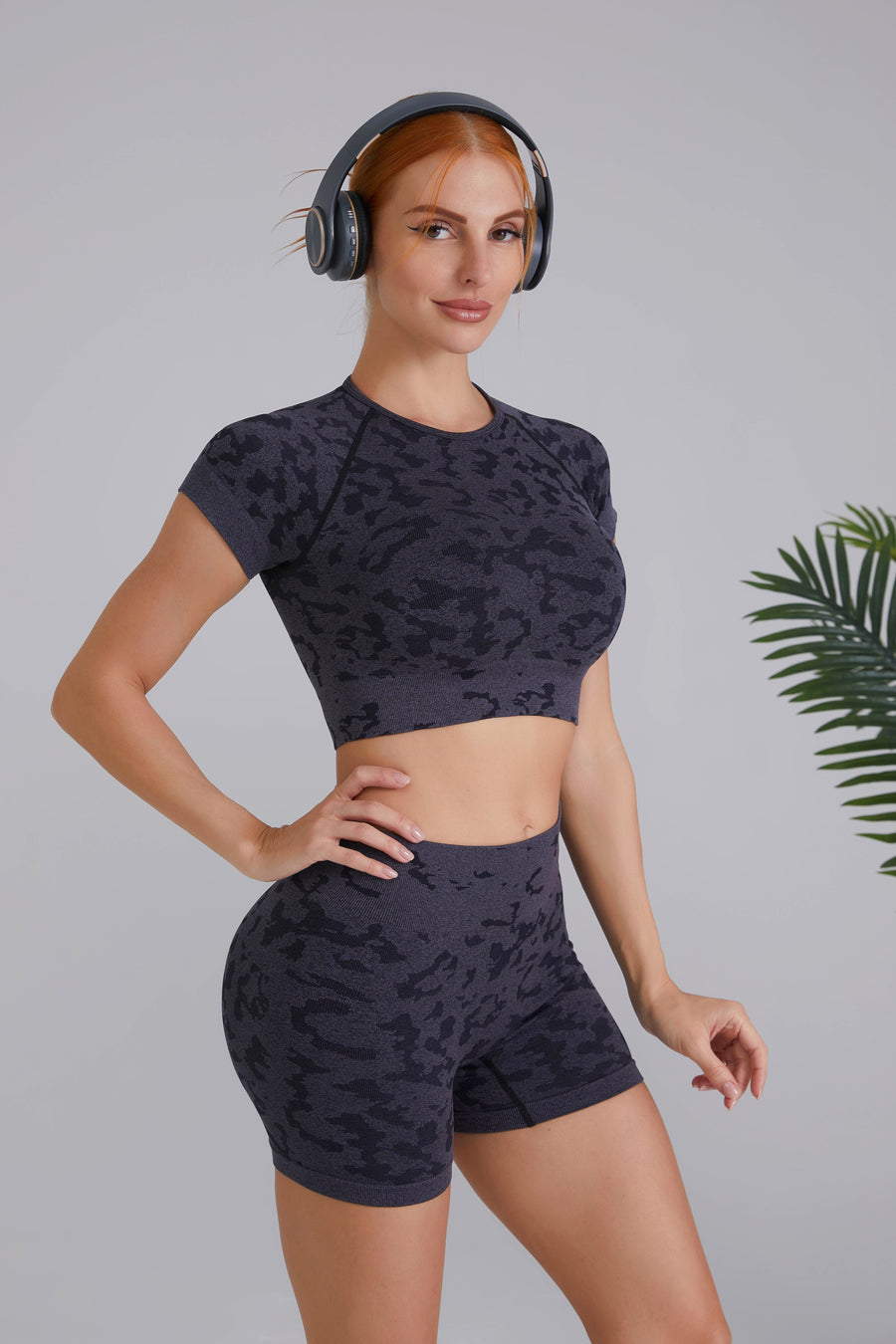2pc Crop Top And High Waist Short Yoga Set